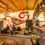 Mi Casa Es Tu Casa - Backpackers