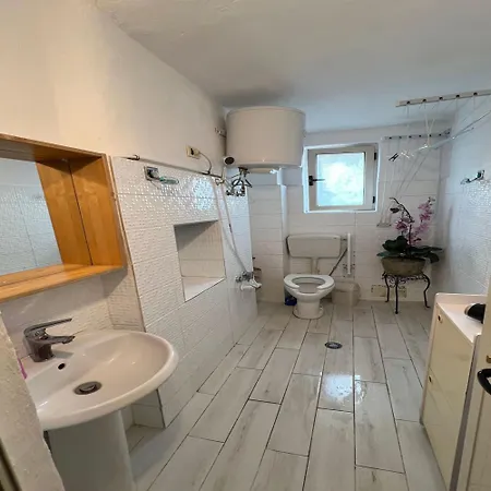 Mi Casa Es Tu Casa - Backpackers Hostel Shkodra